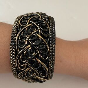 Elegant Black and Gold Bracelet